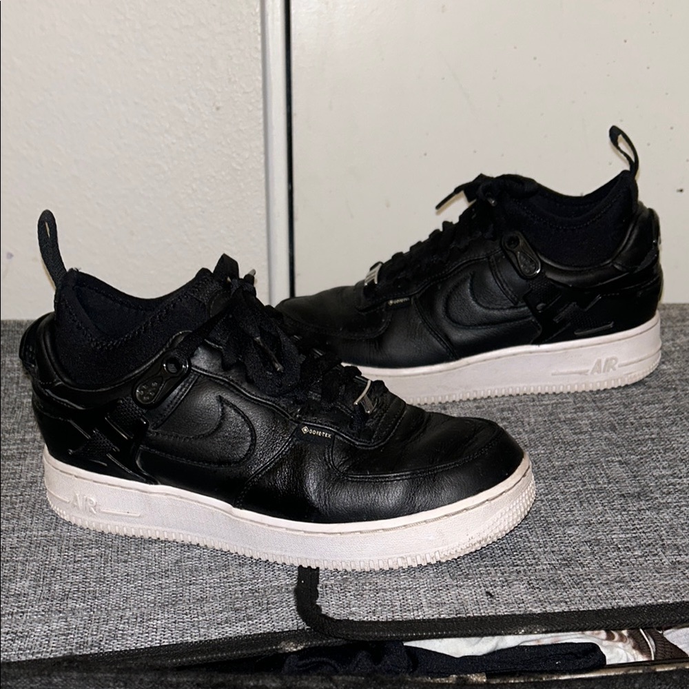Nike Black and White Sneakers Sleek Minimalist Design